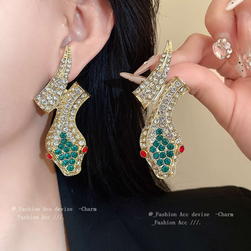 Dia-encrusted Snake Necklace Unique Creative Light Style Clavicle Chain Exquisite Fashion Trendy Personality Jewelry for Women