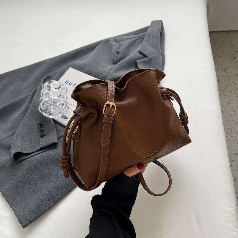 Korean Fashion Small for Women, Autumn and Winter Pleated Cloud Bag, Niche Texture Crossbody Bucket Bag