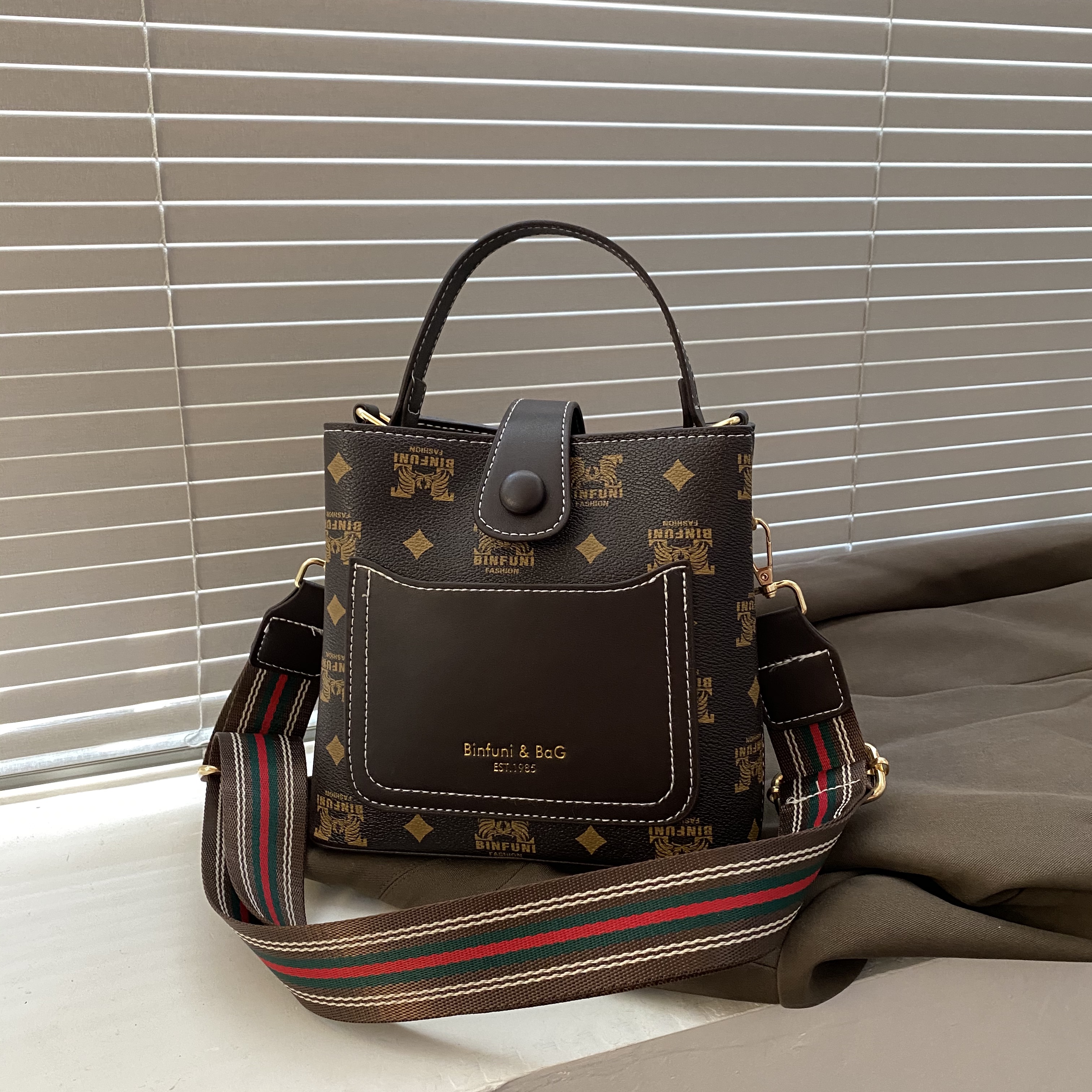 New arrival! Stylish handbag, simple and versatile printed shoulder crossbody bucket bag