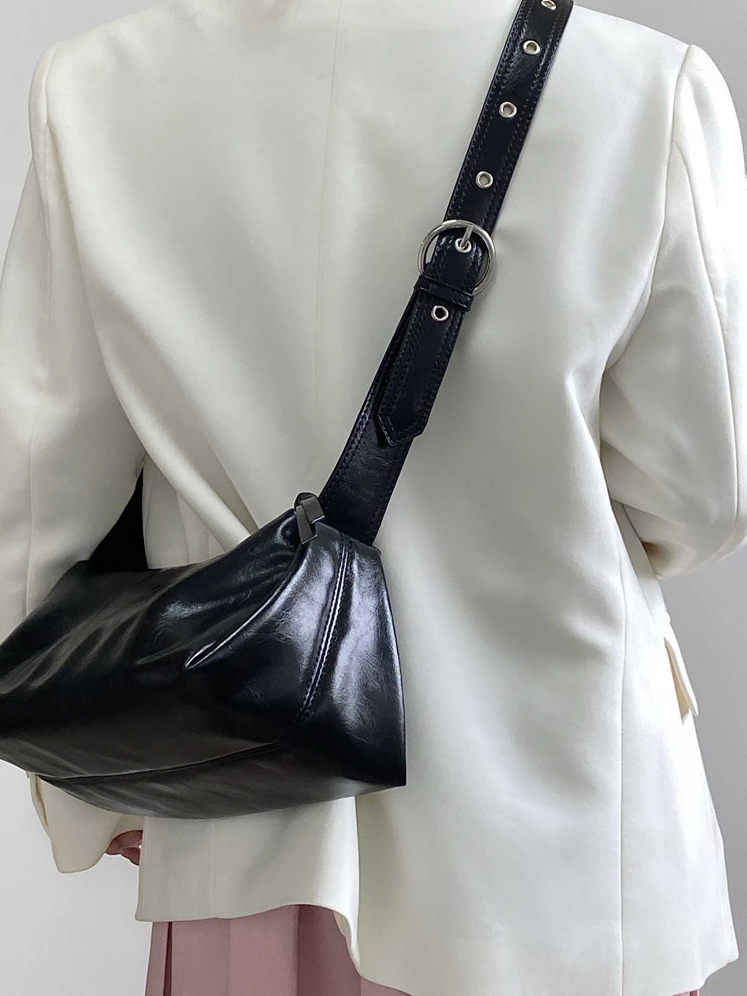 Solid Color PU Leather Mens Shoulder Bags Fi Cool Girls Underarm Bag Simple Crossbody Bag Casual Fem Tote Handbags Y250718