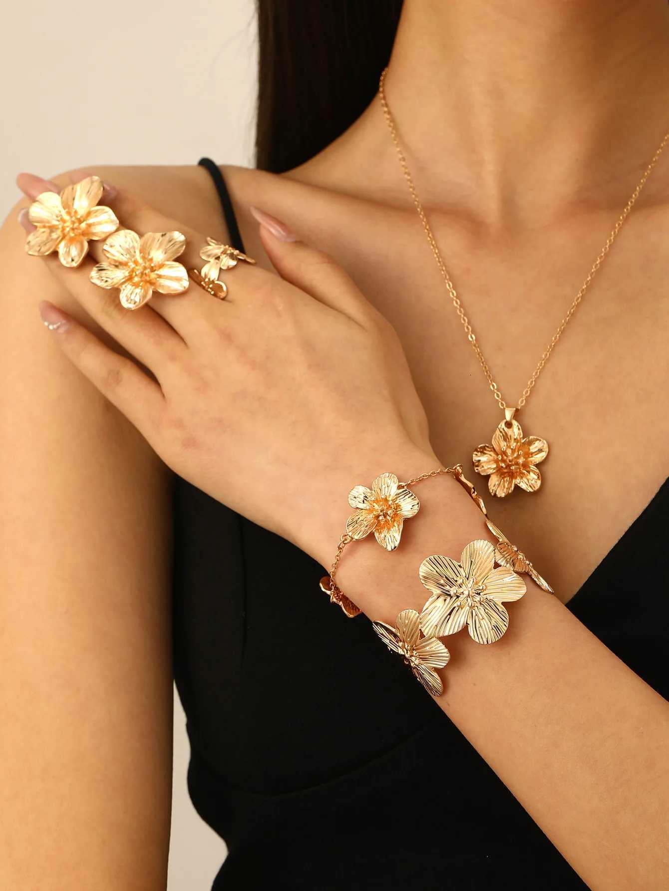 LATS Crinkle Textured Flowers Necklace Earrings Bracelet Anklet Ring Bracelet New Design Jewelry Set Fashion Accessories Gifts X2507181