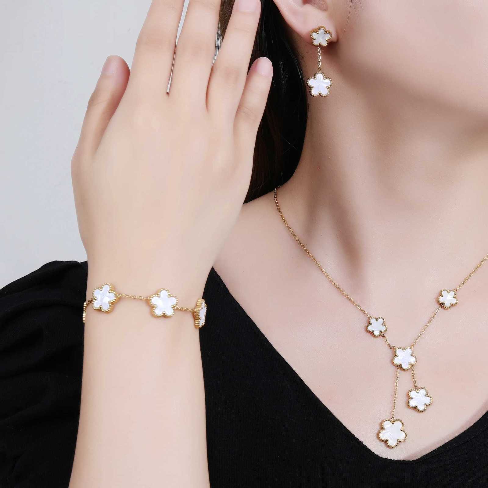 5 Leaf Flower Stainless Steel Fashion Wen Jewelry Set Bracelet Necklace Earrings Simple for Women Brand Jewelry X250718