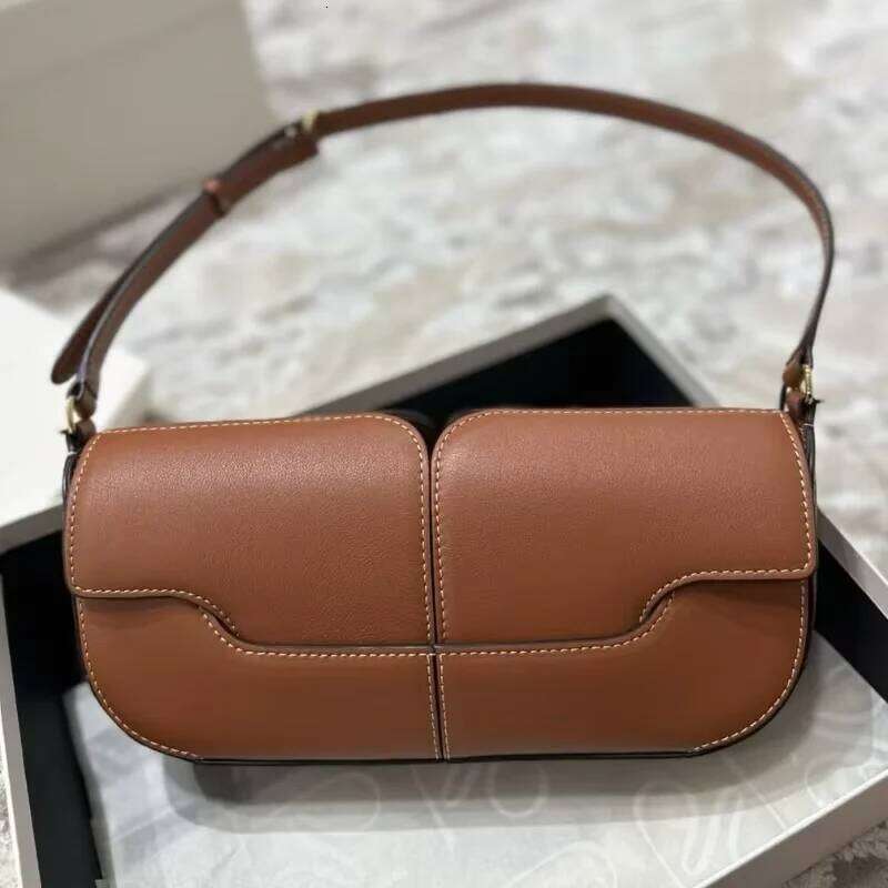 Designer Luxury French Chic Compact Horizontal Saddle Design Long Clutch Woman Underarm Stick Classic Shoulder Bag