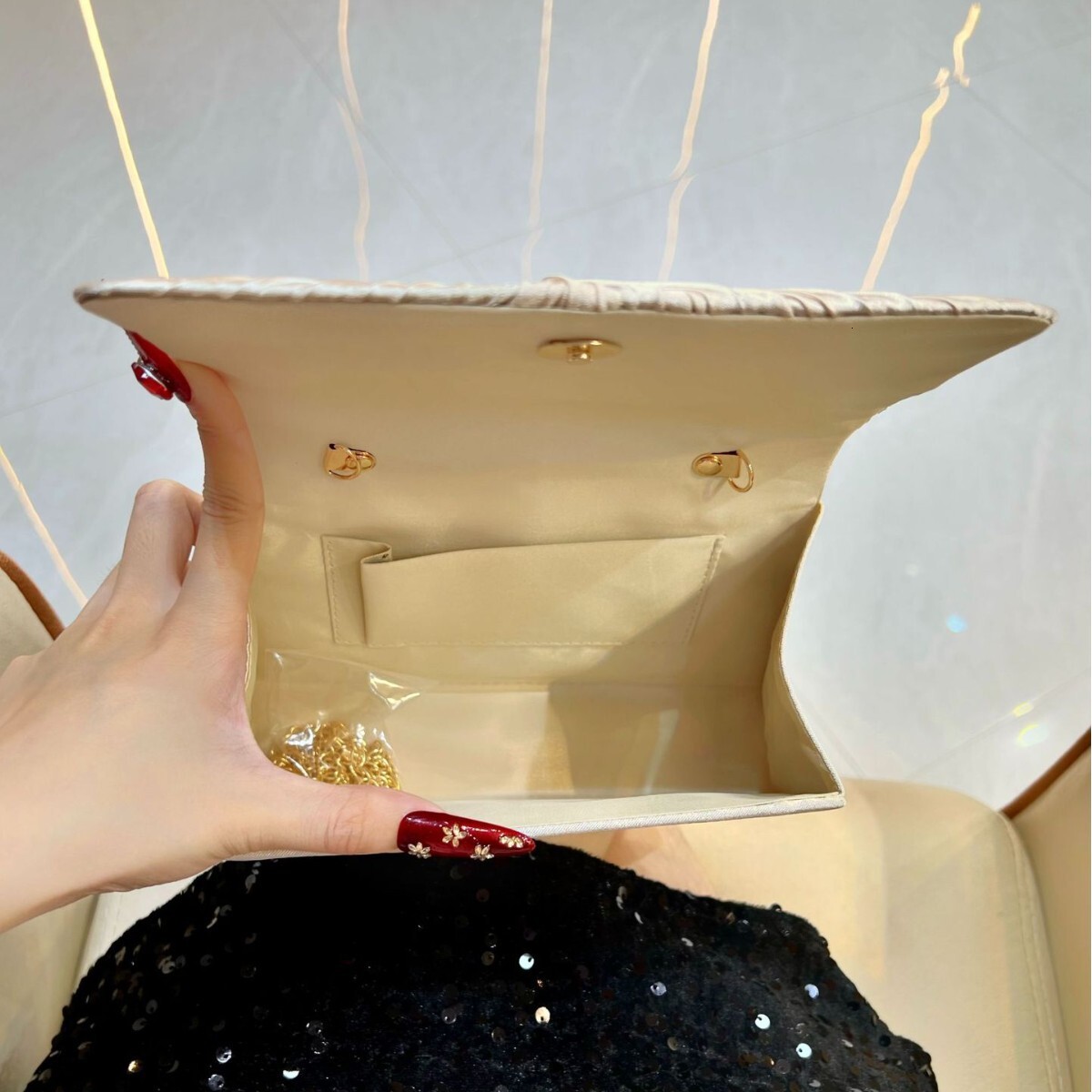 2025 summer new women's shoulder crossbody bag new women's bag fashionable women's pleated banquet bag handbag new designer bag new des