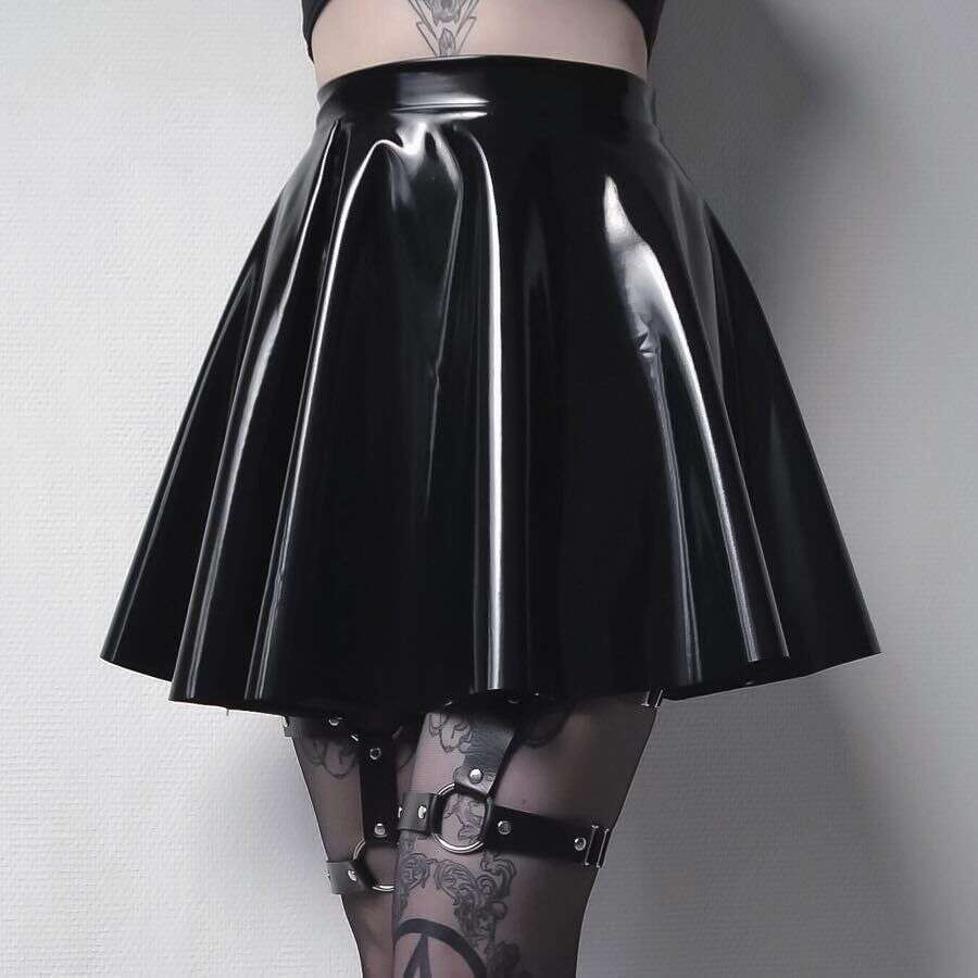 Autumn Winter New PU Leather Glossy Dark Style Pleated Mini Super Short Quirky Girl Half Skirt B5