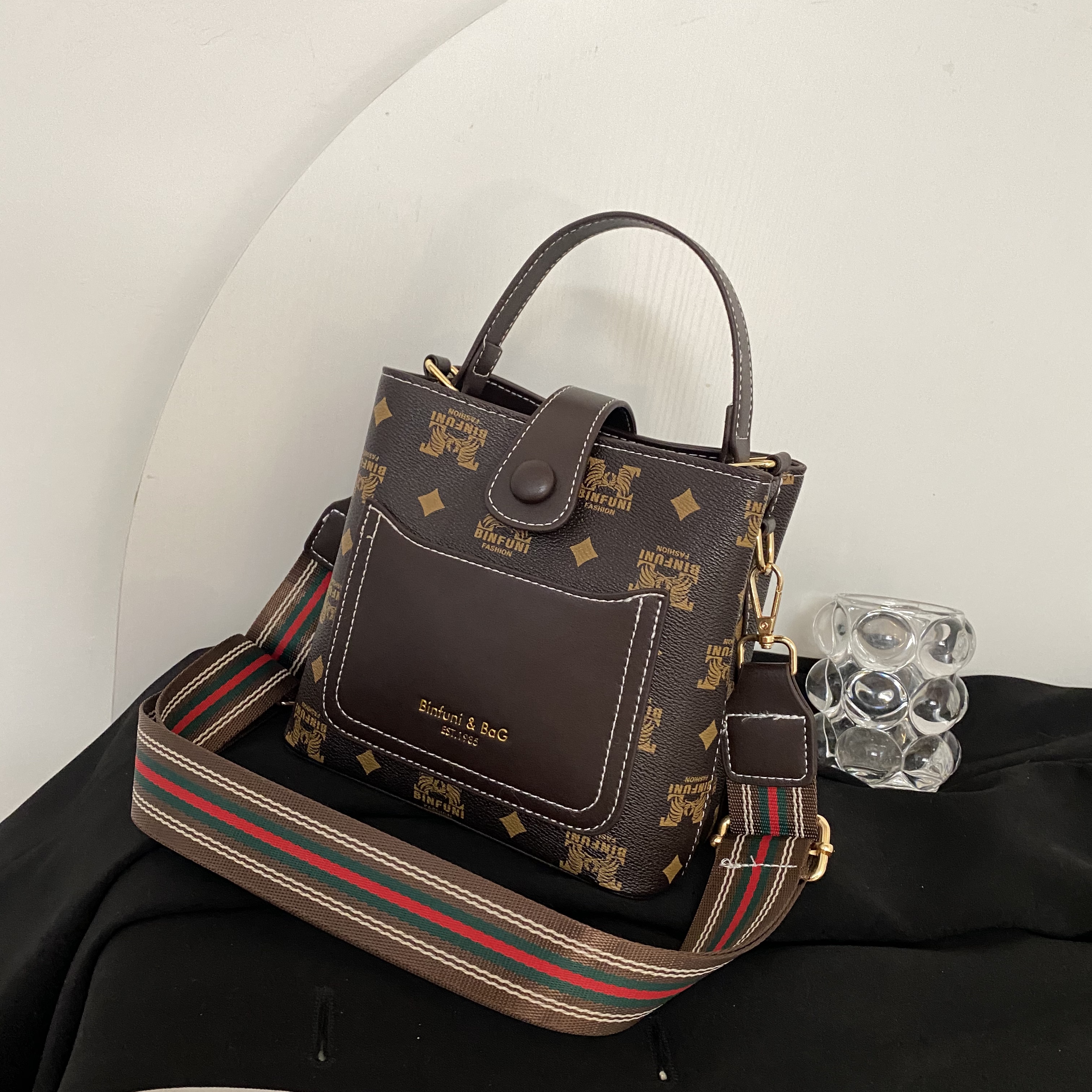 New arrival! Stylish handbag, simple and versatile printed shoulder crossbody bucket bag