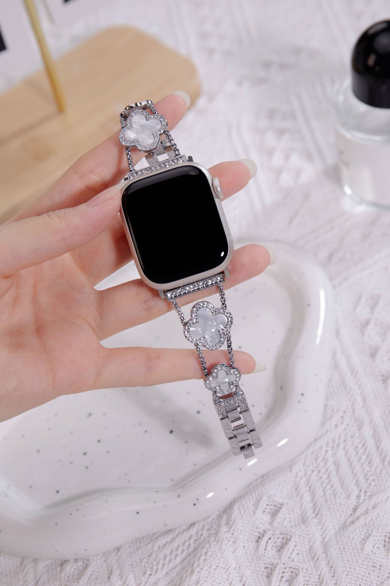 Compatible with iWatch S9 Clover Mother-of-Pearl Dia-Encrusted Apple Watch S8 SE Metal Strap ddmythur