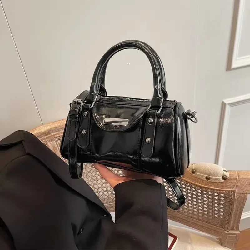 2025 New Product PU Solid Wern Style Handbag Zipper Trendy Fi Shoulder Bag Soft High Beauty Versatile Crossbody BagXJ250718
