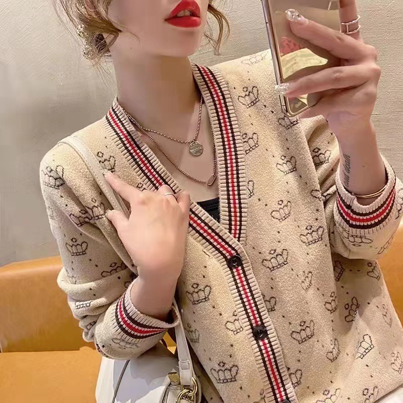 Spring and Autumn Coat Crown Jacquard Knitted Cardigan Womens Short Sweater Cardigan Classic Versatile Casual Slimming 250718