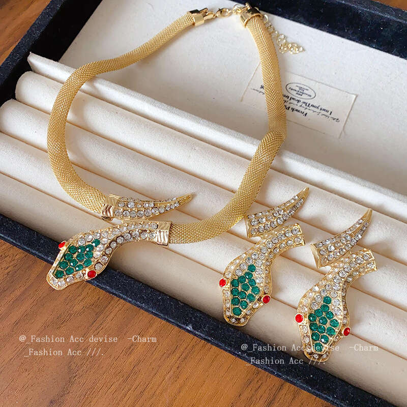 Dia-encrusted Snake Necklace Unique Creative Light Style Clavicle Chain Exquisite Fashion Trendy Personality Jewelry for Women