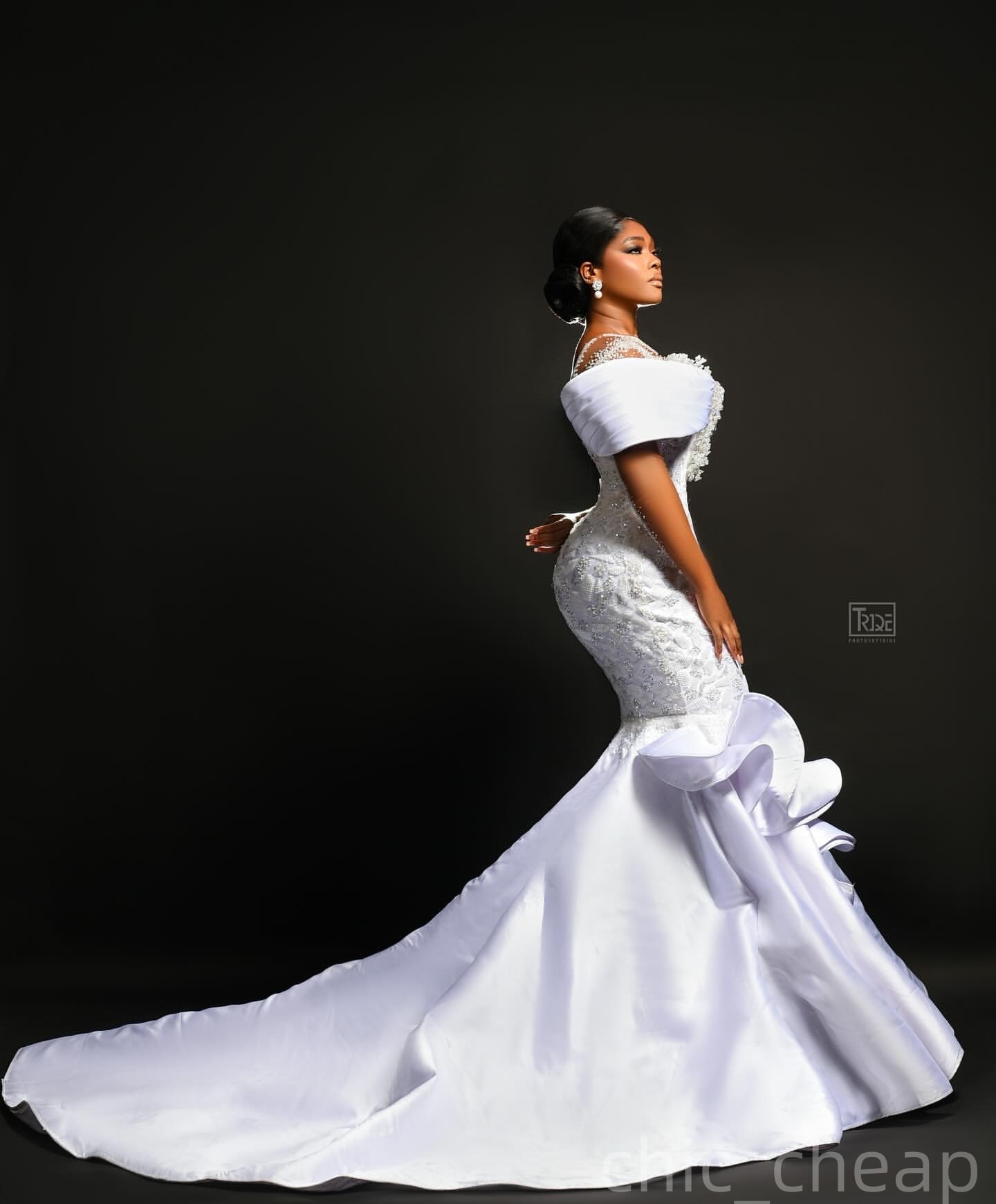 2025 Aso Ebi Plus Size Ivory Mermaid Wedding Dress Beaded Pearls Sequined Satin Full Sleeves Bridal Gowns Dresses ZJ0675