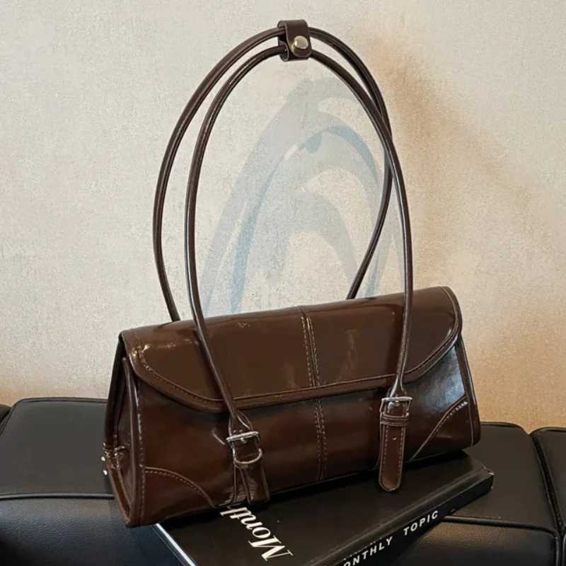 2025 Winter Y2K Trend Solid Color Burgundy Underarm Bag for Men Oil Wax Leather Shoulder Bag Mens Handbags Tote Bags Y250718