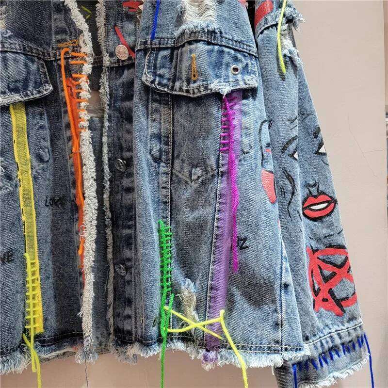 Autumn Fashion Rivet Letter Graffiti Print Holes Pocket Short Denim Jacket Women Streetwaer Loose Casual Jeans Jackets Female