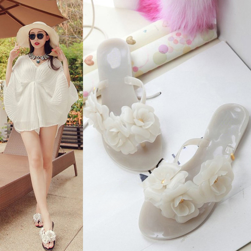 Elegant Floral Design Camellia Thong Sandals with Comfortable Rubber Outsole