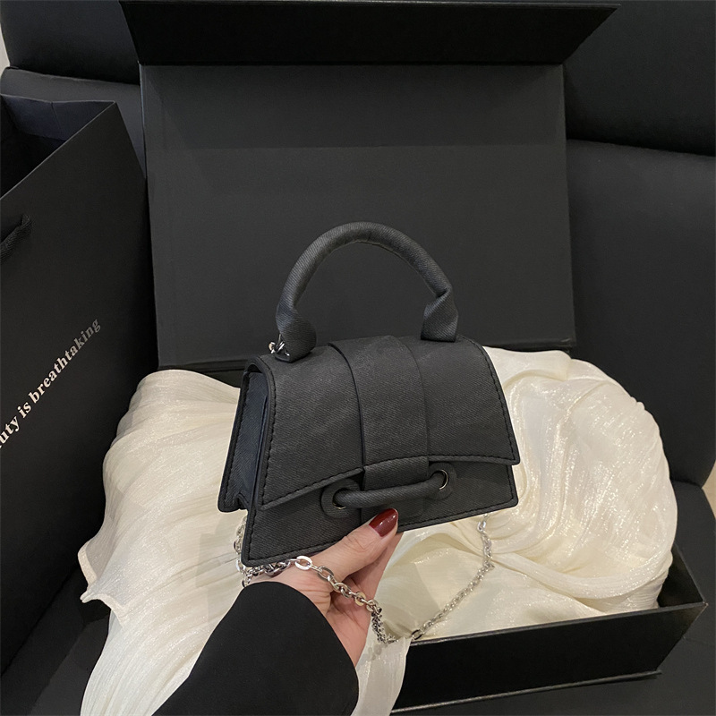 2025 Summer New Women's Shoulder Crossbody Bag Simple women's Small Square Bag Fashion Versatile Shoulder Bag New Designer Bag New Designer 