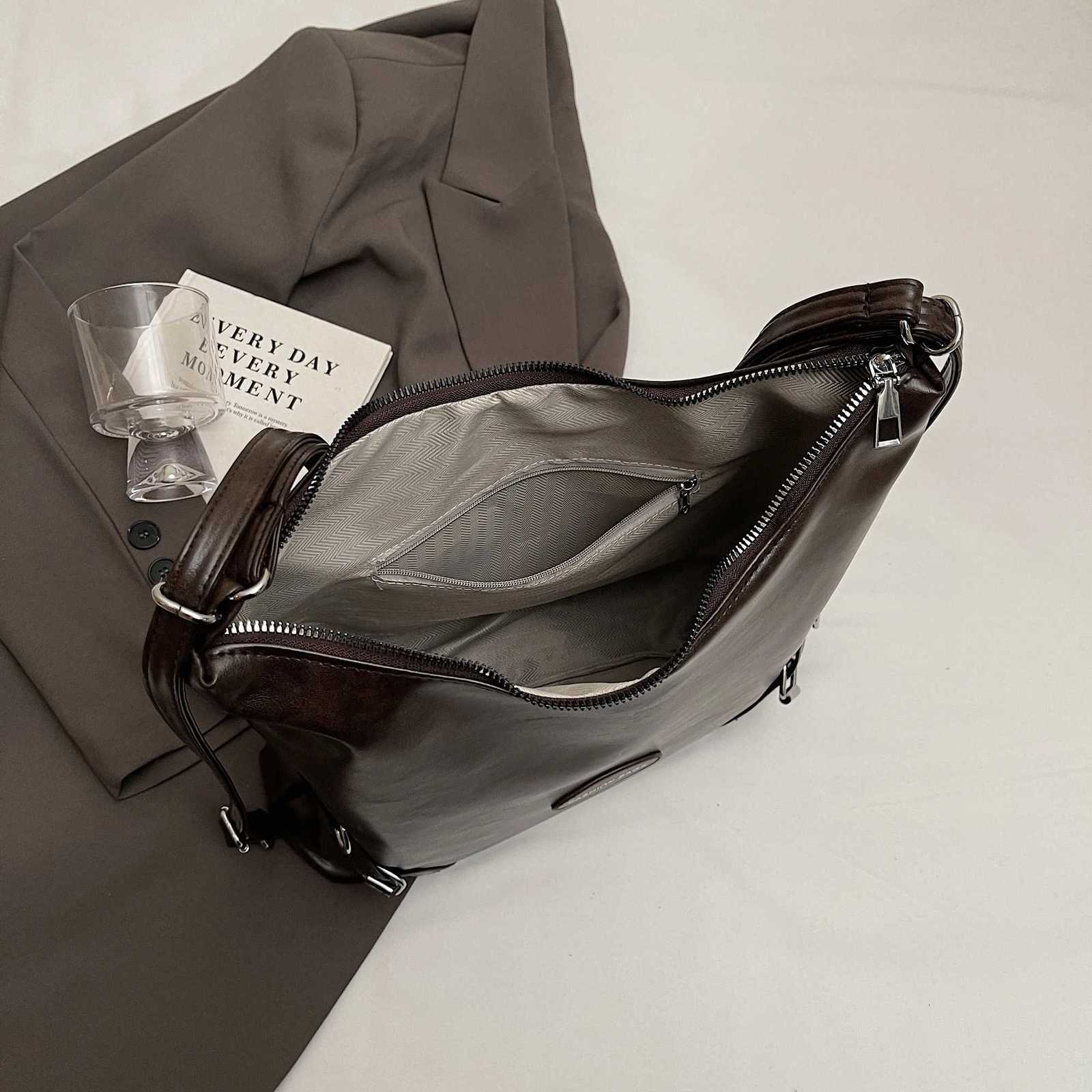 Leisure Commuting Large Capacity Mens Backpack 2024 New Autumn and Winter Versatile Single Shoulder Tote Bag Y250718