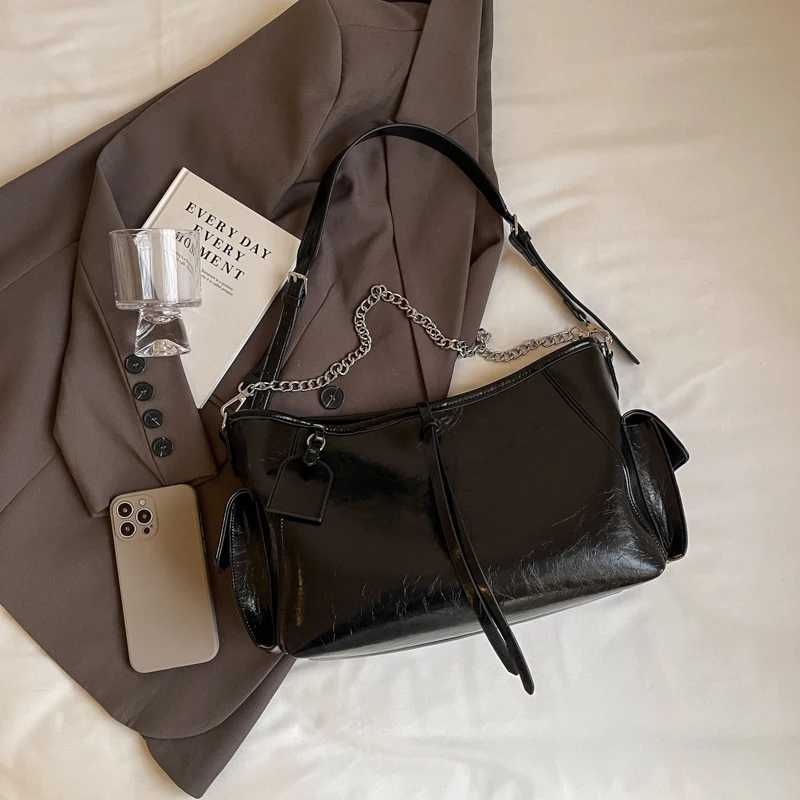2024 New High Quality Large Capacity Mens Bag Unique Black Commuter Dumpling Bag with Chain Strap Crossbody Shoulder Bag Y250730