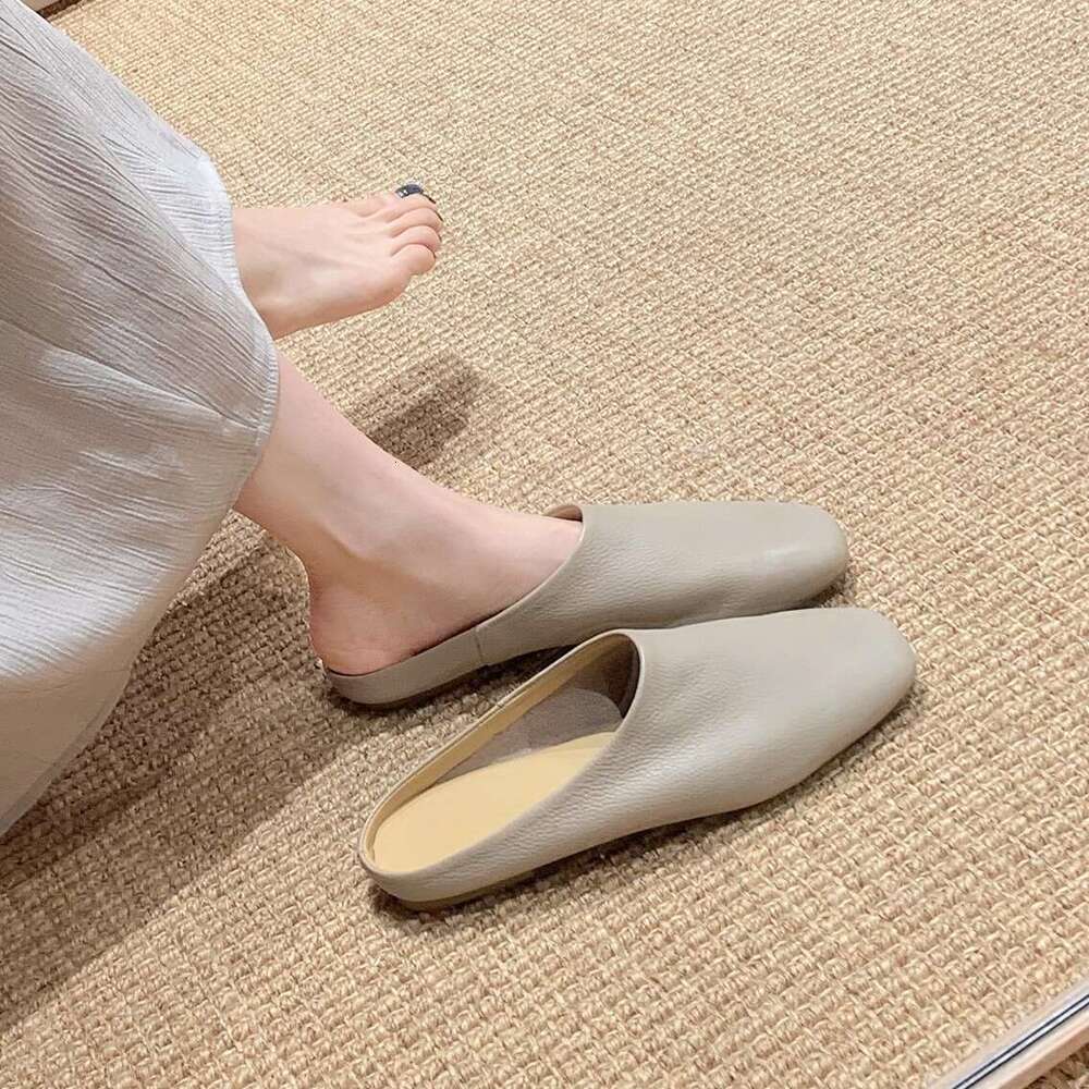 Designer Summer New Style Closed-Toe Sandals for Women, High-End Soft Leather Slip-On Comfortable Mules