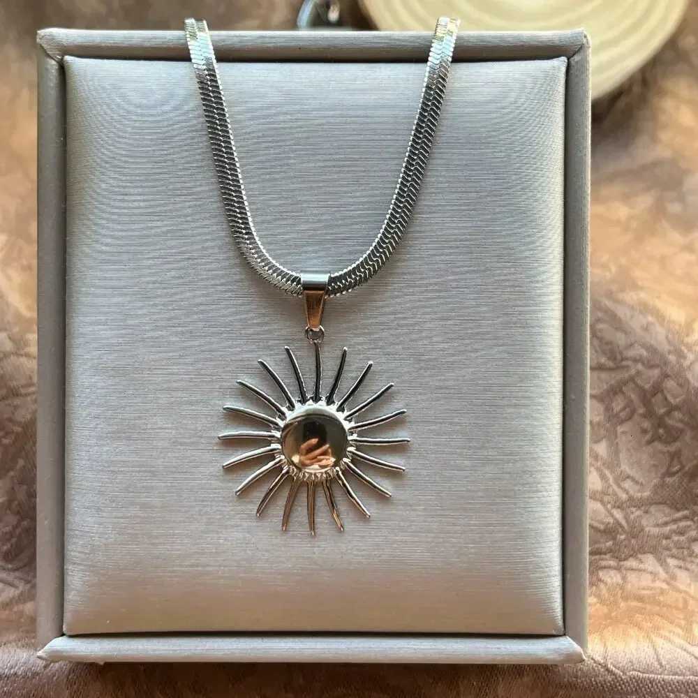 Vintage Sun Pendant Necklace Hydroforming Process Stainless Steel Waterproof Jewelry Accessories X250718