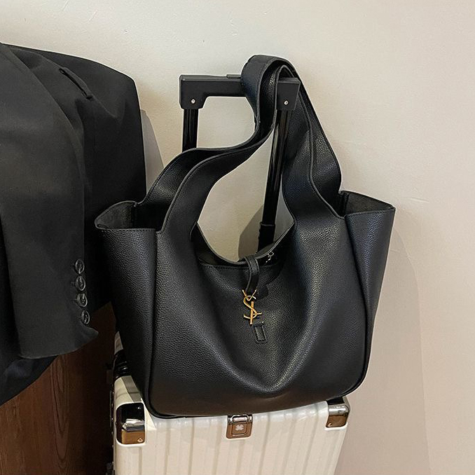 Designer bag Bucket Bag Shoulder Bag Luxury Bag Crossbody Designer 2025 Women Elegant Versatile handbag Casual commuting Crossbody bag Manifest temperament003