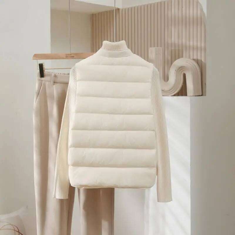 Lagabogy 2025 Female 90% White Duck Down Ultra Lightweight Warm Liner Vest New Women Sleeveless Single-Breasted Puffer Jacket MDNG