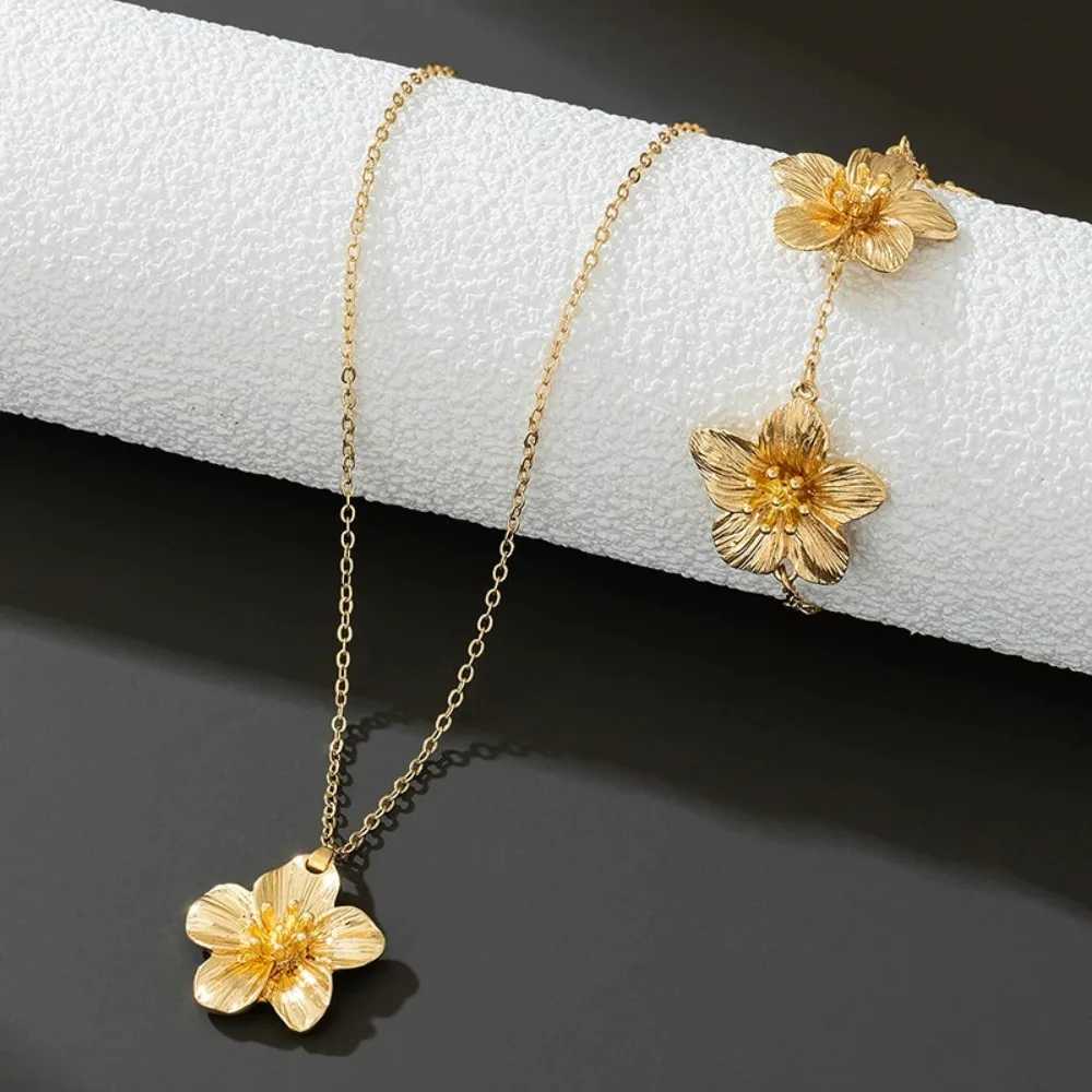 Exaggerated Metal Big Flower Earrings Necklaces Rings Set For Women Vintage Simple Geometric Texture Floral Wedding Jewelry Gift X250718