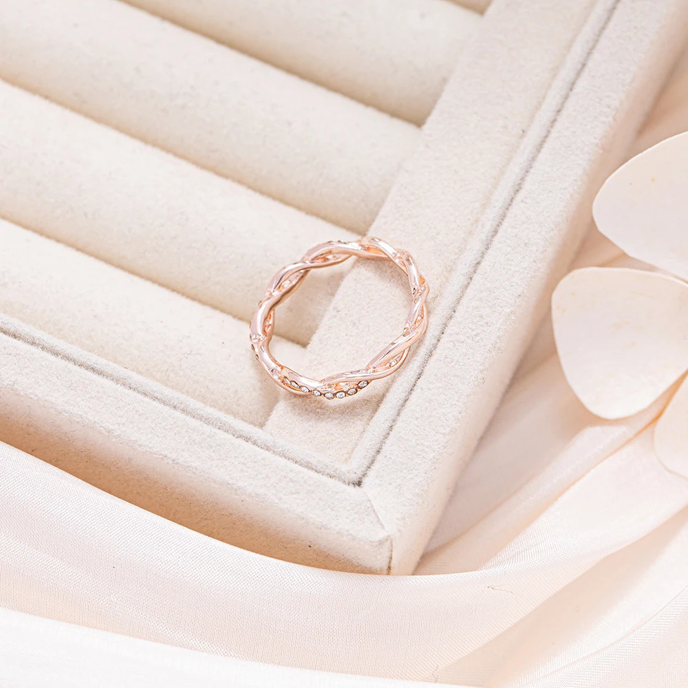 Trendy Twist Rings for Women Wedding Bands Fashion Contracted n Bridal with Sparkling Cubic Zircon Jewelry 250716
