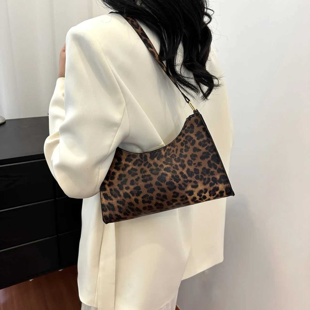 French Underarm Tote Bags for Womens Brown Leopard Handbag Clutch Bags Female Vintage PU Leather Shoulder Bags Versatile Casual XJ250718