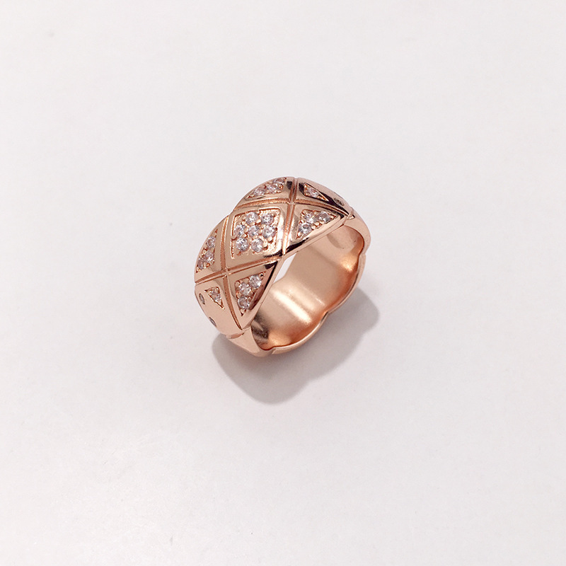 Designer Wide Diamond Pattern Inlaid AAA Zircon Ring for Women High-end Small Fragrance Style Couple Ring 18K gold plated jewelry for lady best gift