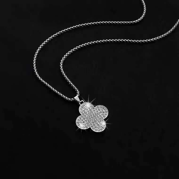 High-End Sweater Chain for Women, Autumn and Winter Four-Leaf Clover Necklace, Light Niche Long Simple Sweatshirt Chain, Titanium Steel Pendant