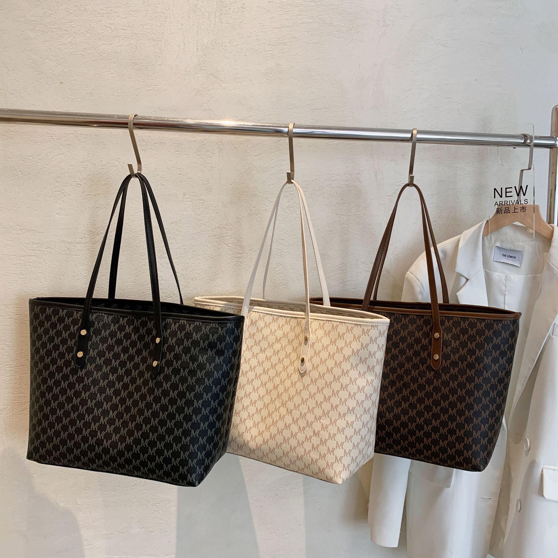Hot Free shipping designer bags for womens Shoulder bags khaki brown black Vintage diamond grid printed large capacity simple and versatile texture to