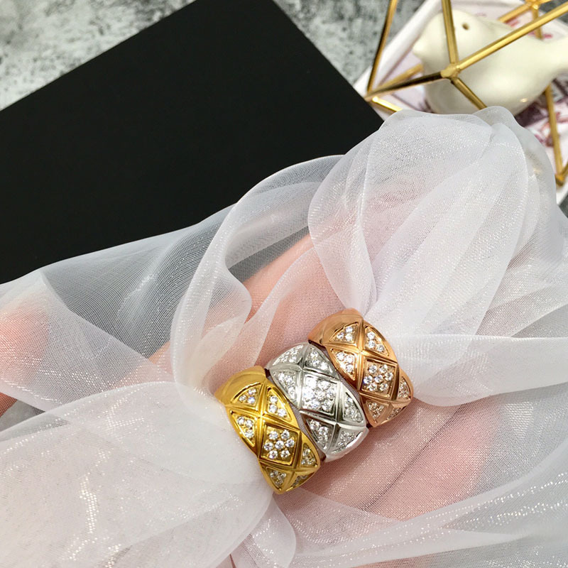Designer Wide Diamond Pattern Inlaid AAA Zircon Ring for Women High-end Small Fragrance Style Couple Ring 18K gold plated jewelry for lady best gift