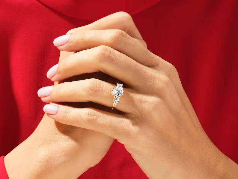 High Quality Jewelry Female Engagement Wedding Diamond Ring Moissanite Ring 925 Sterling Silver Gold Plated Rings for Girls