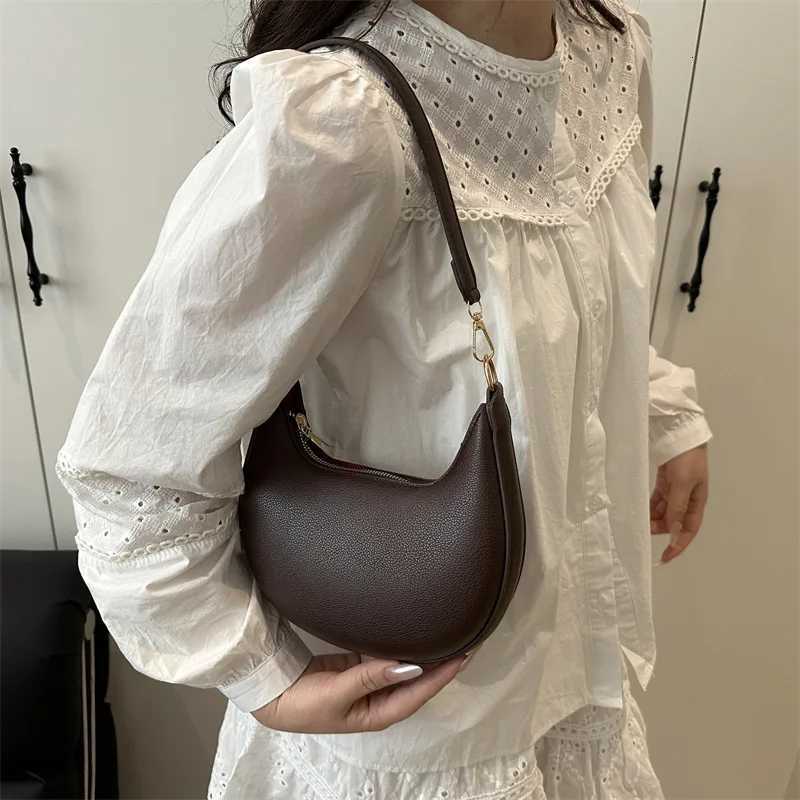 2024 Womens Crescent Handbag Shoulder Bag Zipper Closure Crossbody Purse for Casual or Formal Occasions or Evening Accessory R250717