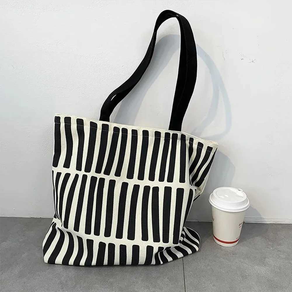Striped minimalist design canvas bag - single shoulder strap - school bag with zipper - handbag for shopping A-DH XJ250718
