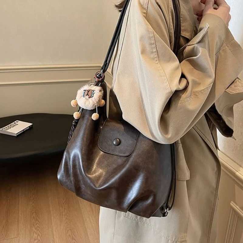 2025 Top Selling Single Shoulder Tote Bag for Women Large Capacity Commuting Backpack with Lightweight Design Travel Backpack Y250718