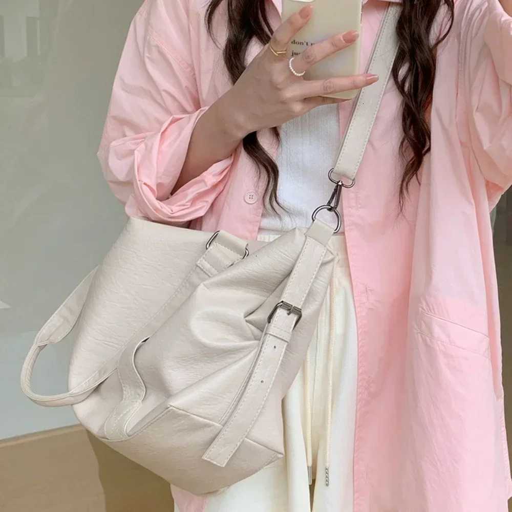 Large Capacity Black Shoulder Bags For Women Large Shopper Bag Solid Color Soft Leather Crossbody Handbag Lady Travel Tote Bag Y250718