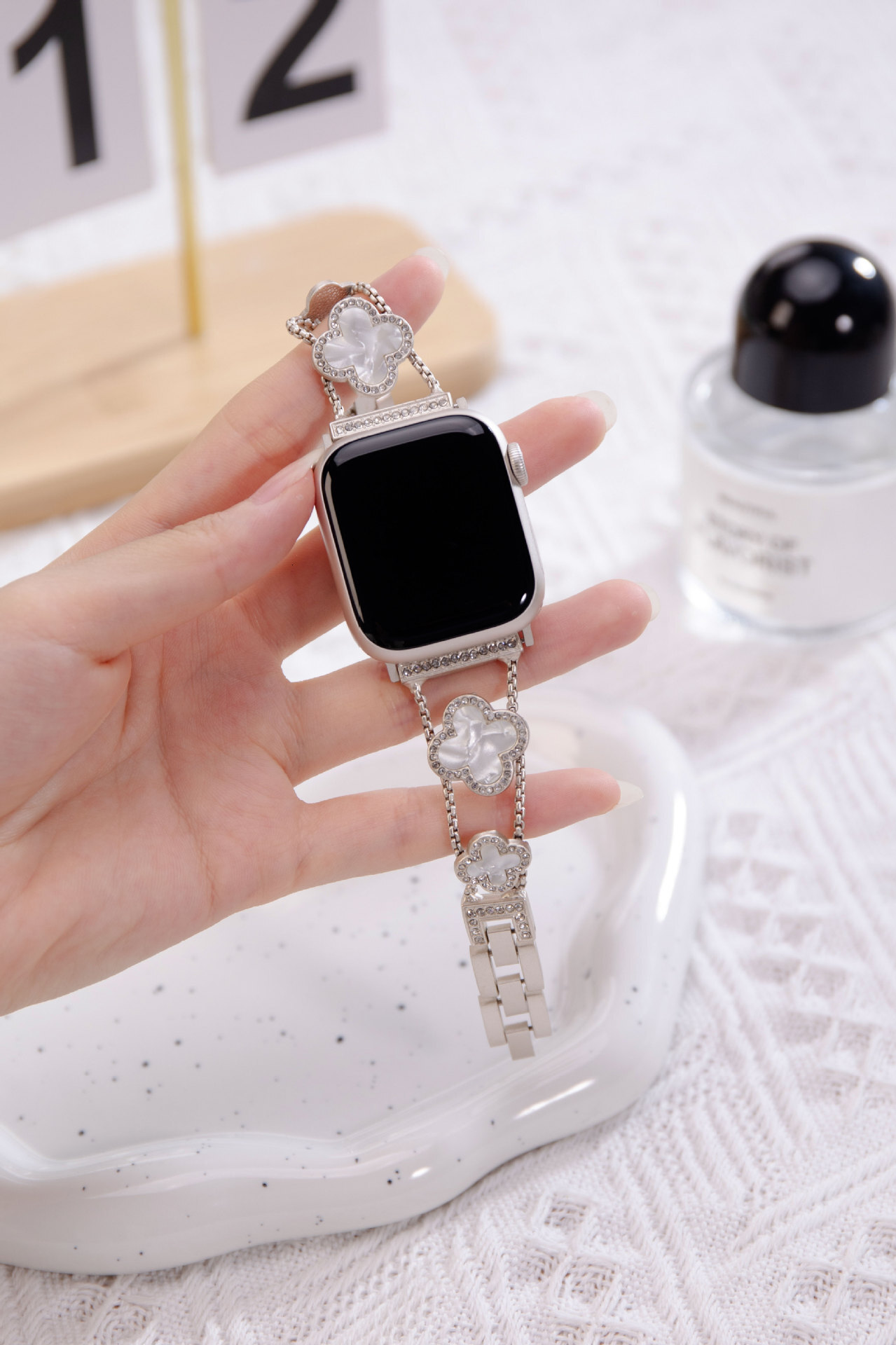 Compatible with iWatch S9 Clover Mother-of-Pearl Dia-Encrusted Apple Watch S8 SE Metal Strap ddmythur