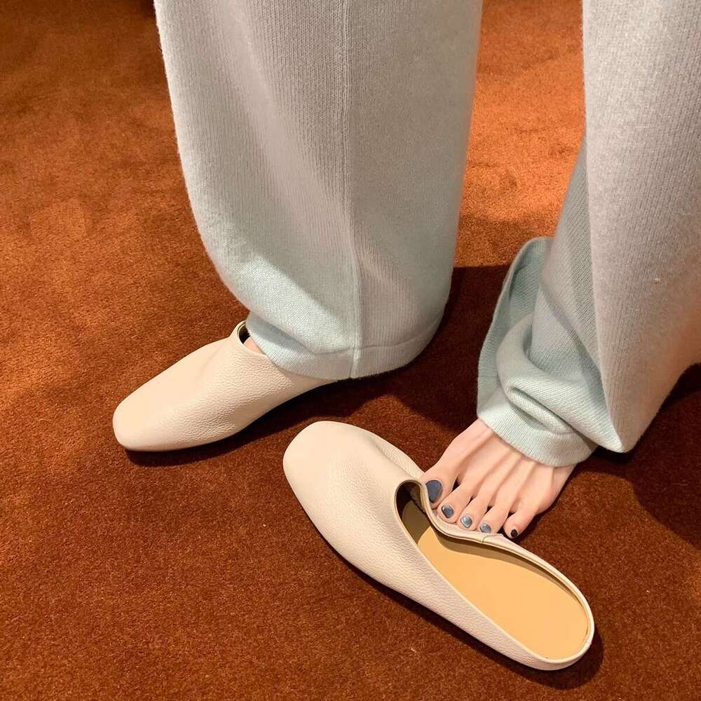 Designer Summer New Style Closed-Toe Sandals for Women, High-End Soft Leather Slip-On Comfortable Mules