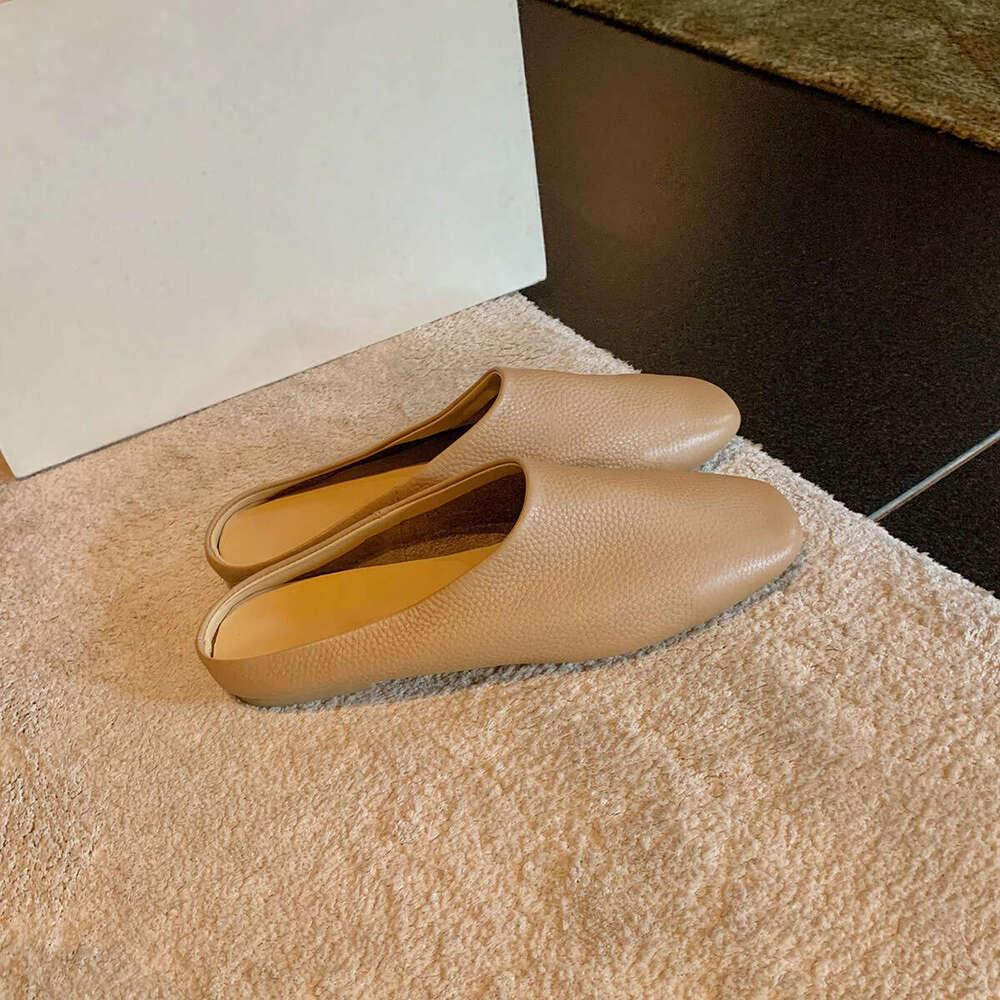 Designer Summer New Style Closed-Toe Sandals for Women, High-End Soft Leather Slip-On Comfortable Mules