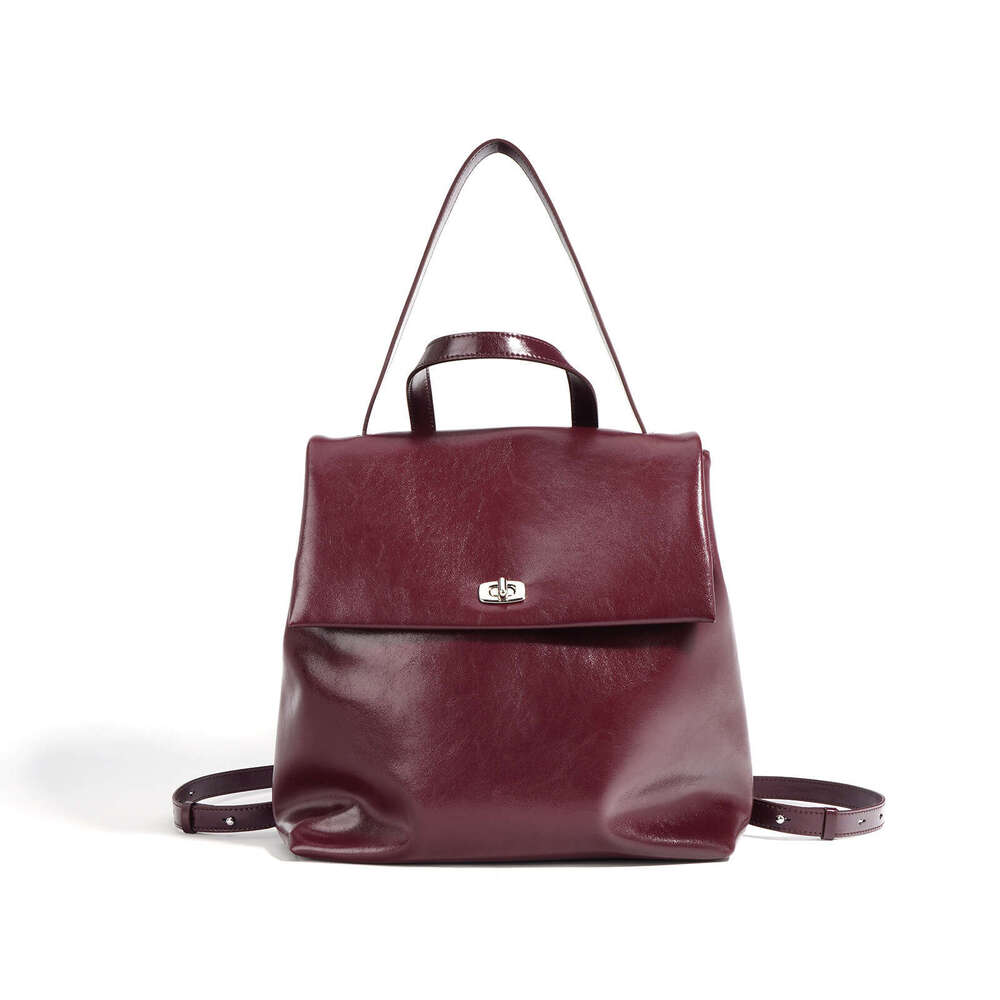 Luxury designer autumn new INS ladies silver Korean version of leather niche fashion trend campus wind backpack