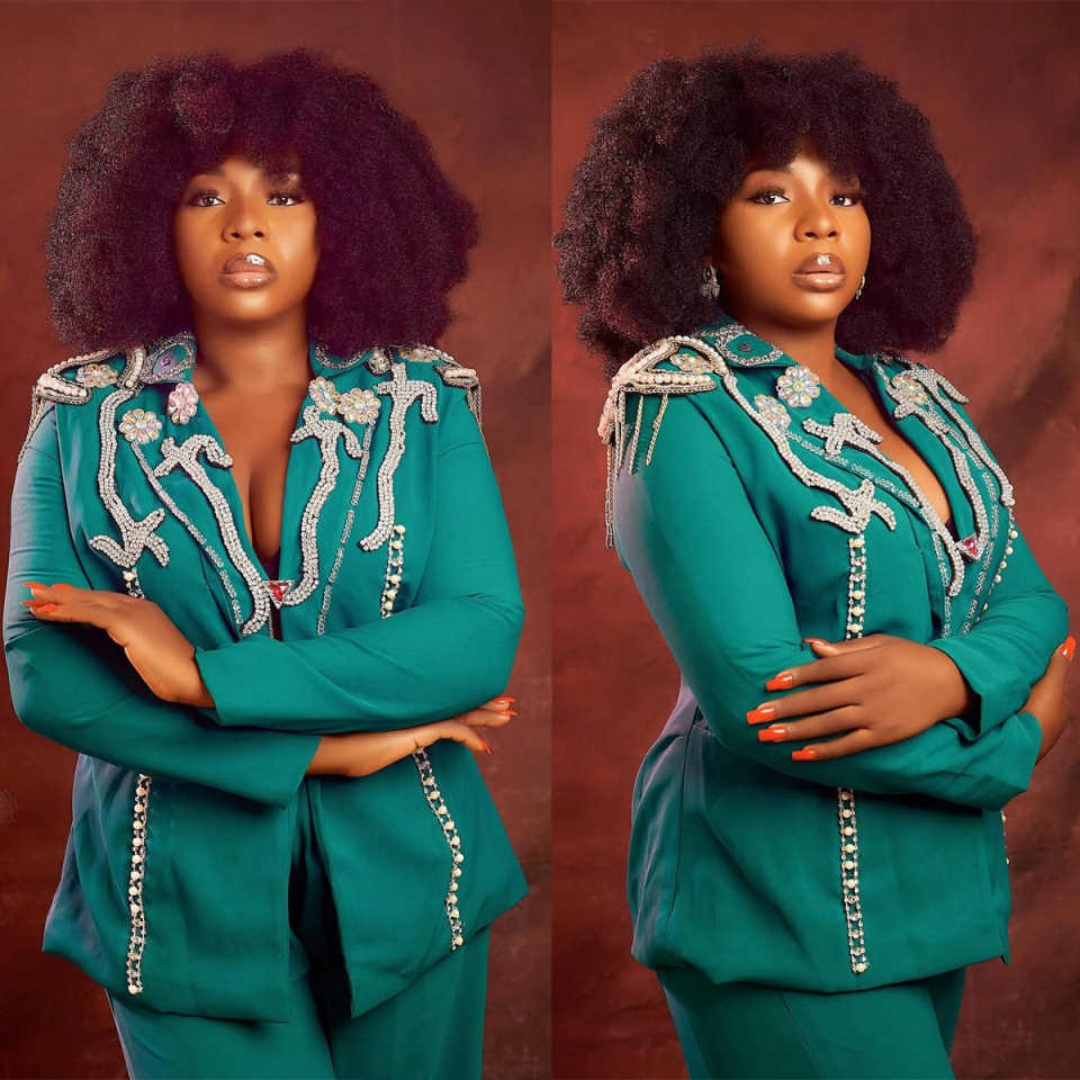 Luxury Customized 2 Pieces Women Suits Crystal Beading Pearls Jacket Blazers Classic Fit Fashion Evening Party Show Wear