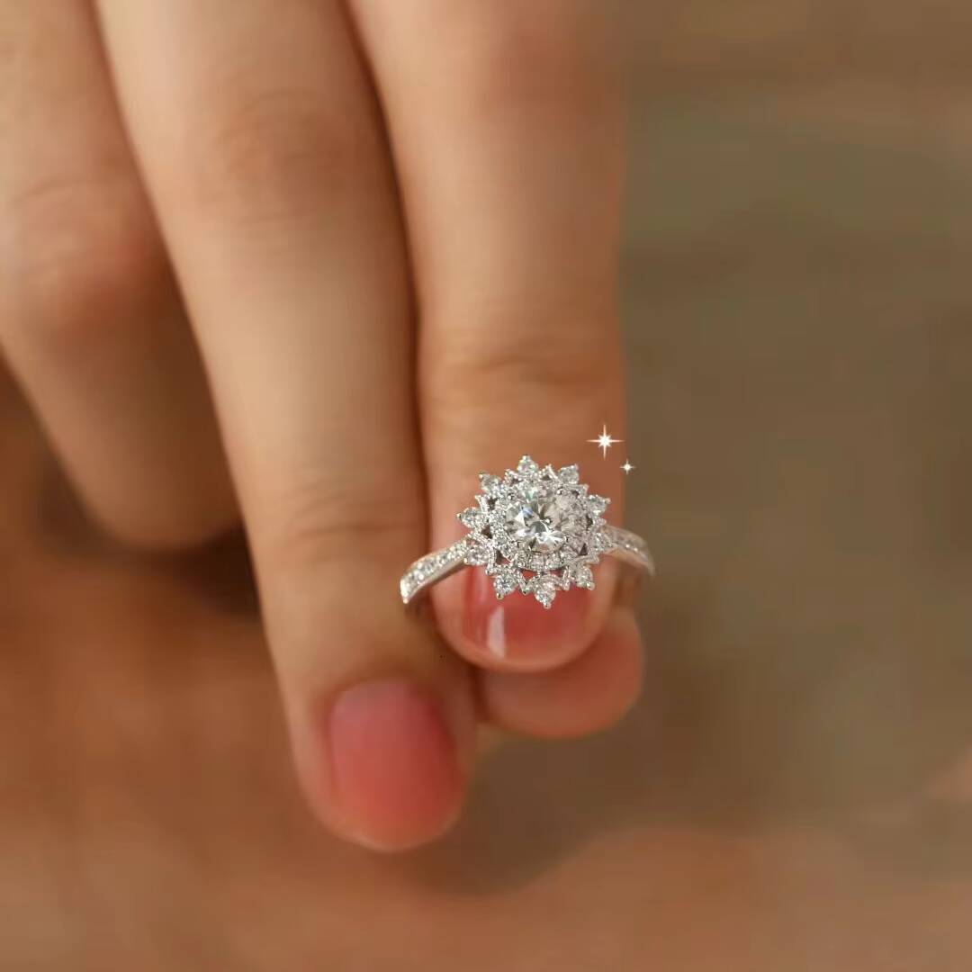 Hot Sale 0.5 Ct Certified Moissanite Diamond Bright Sun Flower Ring for Women 925 Sterling Silver Ring Wedding Jewelry