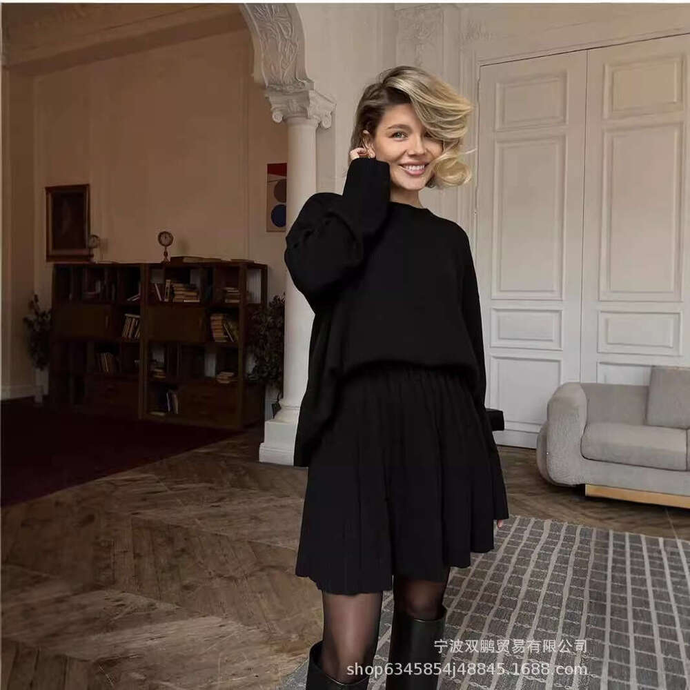 Russian Solid Color Round Neck Sweater And Pleated For Women New Style Knitted Short Skirt Set B5