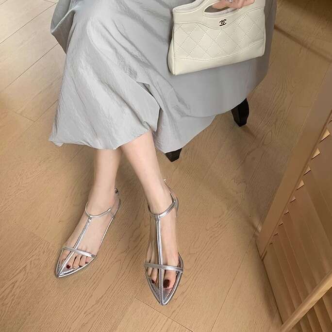 Summer Sandals New Niche Style Slippers for Women Outdoor Wear High-end Feel 2025 Women's Soft Sole Comfortable Shoes