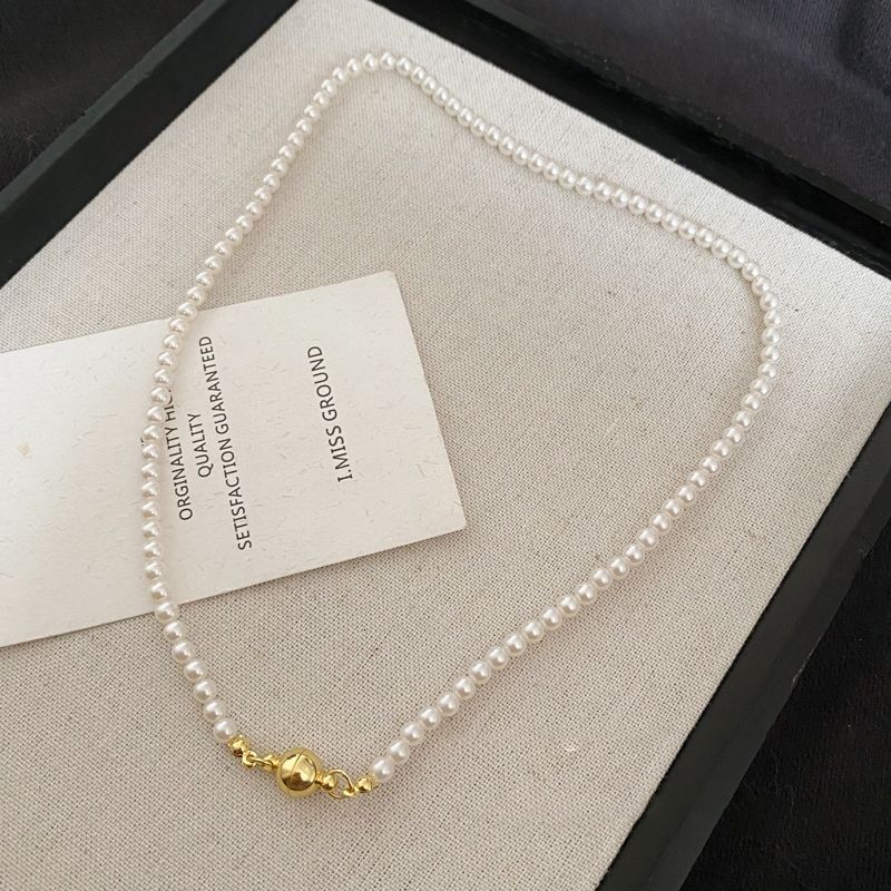 Australian White Magnetic Clasp Perfect Round Pearl Necklace 2024 New Style Layered Collarbone Chain Light Elegant Jewelry ddmythur