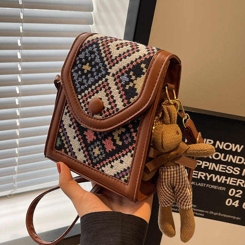 Ethnic leisure style women s crossbody bag hot selling women s shoulder bag designer bag daily commuting versatile women s handbag