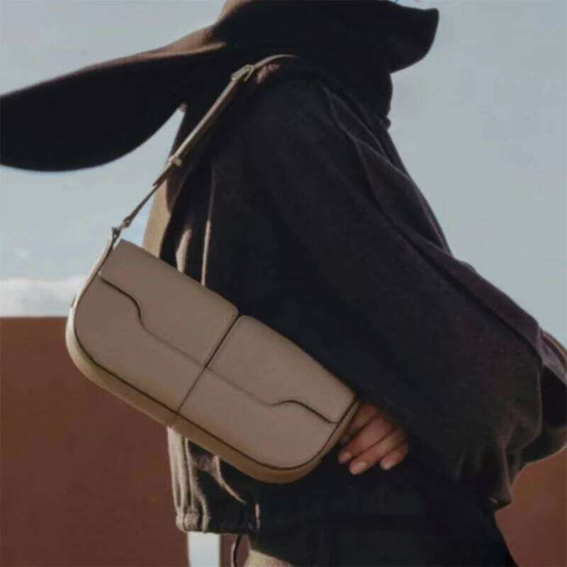 Designer Luxury French Chic Compact Horizontal Saddle Design Long Clutch Woman Underarm Stick Classic Shoulder Bag