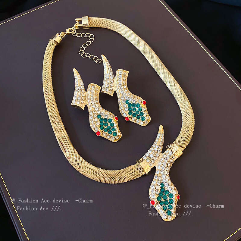Dia-encrusted Snake Necklace Unique Creative Light Style Clavicle Chain Exquisite Fashion Trendy Personality Jewelry for Women
