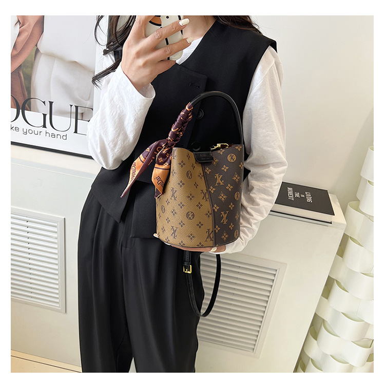 High - end women's handbags 2025 new style, fashionable printed mother - daughter bucket bags versatile for single - shoulder cross - body and ha